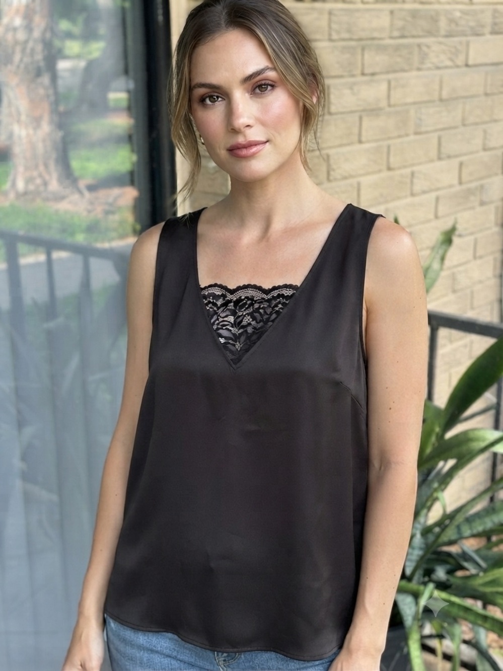 Vince Camuto Black Satin V-Neck Lace Trim Sleeveless Tank Top Blouse Size L